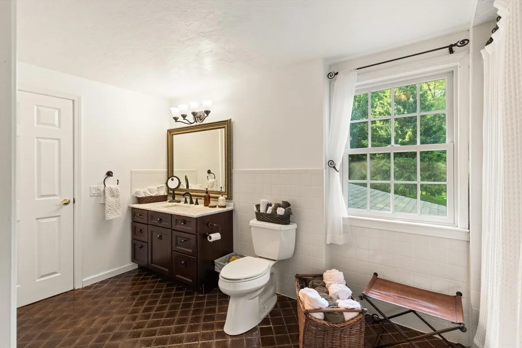368 Main St, Lynnfield
