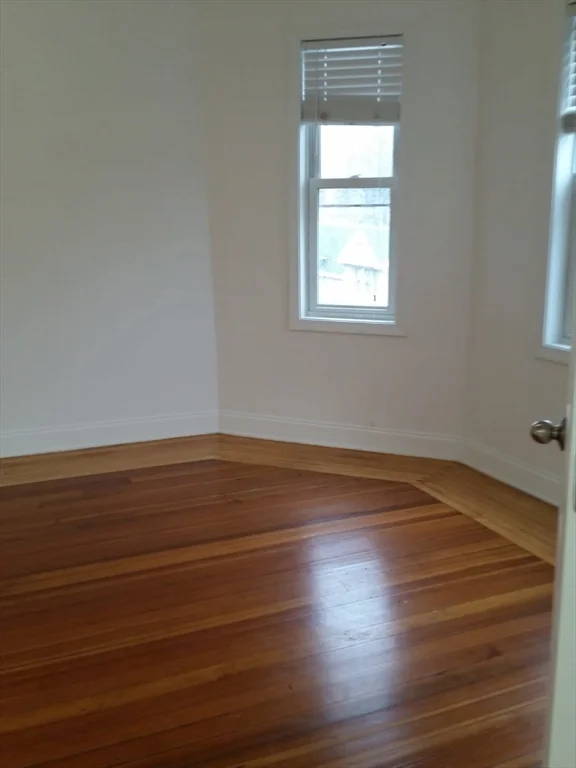 522 Saratoga St, East Boston