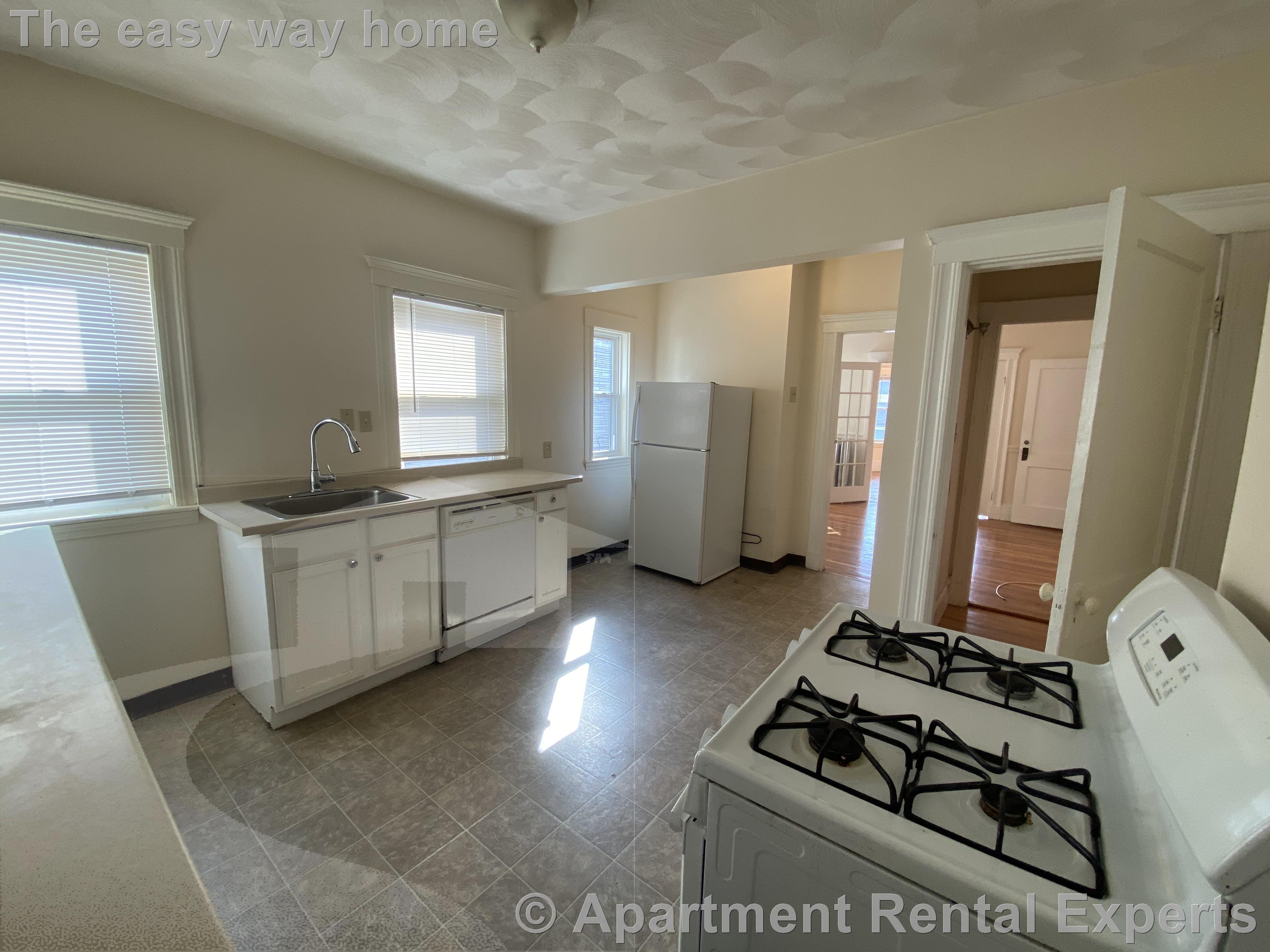 10 Pinkham Rd, Tufts