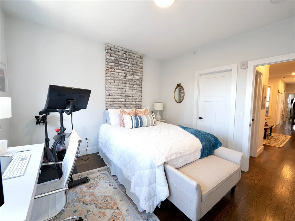 65 Border St, East Boston