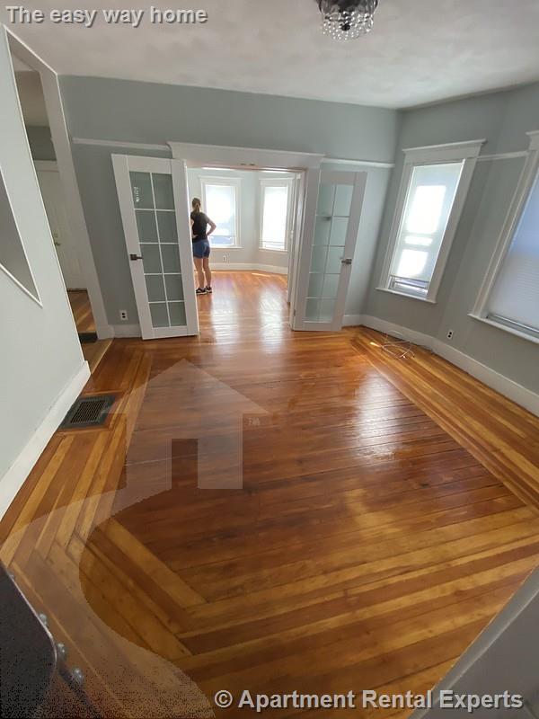 7 Bay State Ave, Davis Square