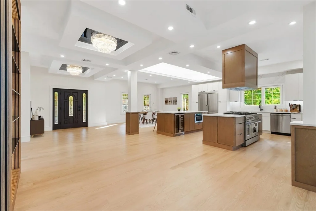 58 Chestnut St, Lynnfield