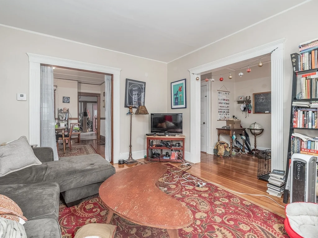 81 Bristol Rd, Medford