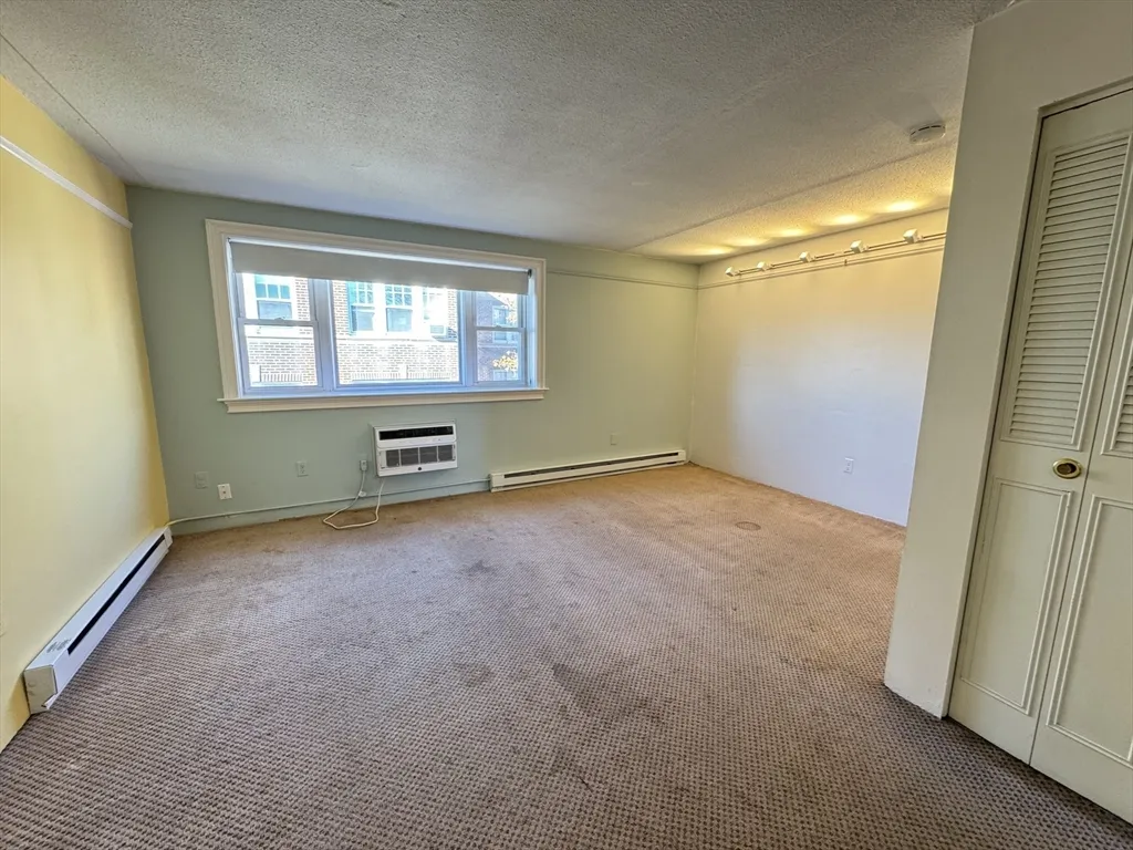 1691 Cambridge St, Mid-Cambridge