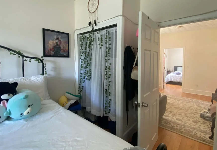 128 Cedar St, Powder House Square