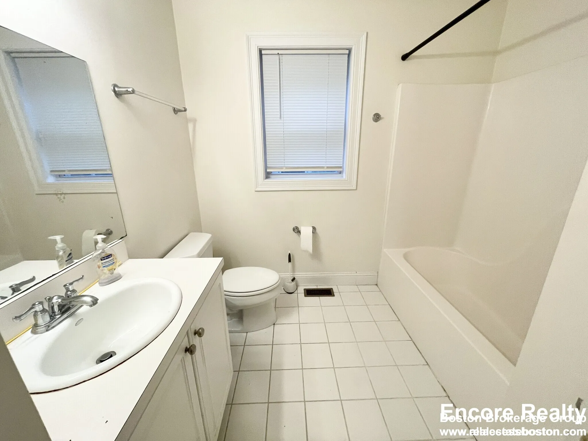 128 Hillside St, Mission Hill