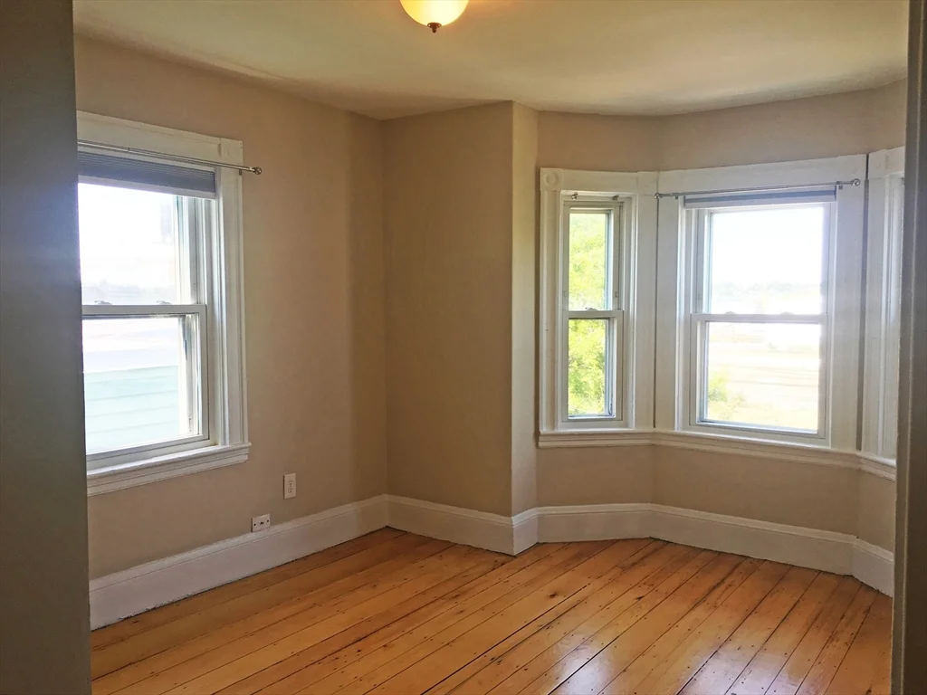 643 Saratoga St, East Boston