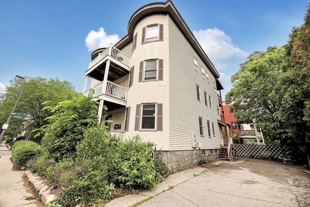 79 Perkins St, Jamaica Plain