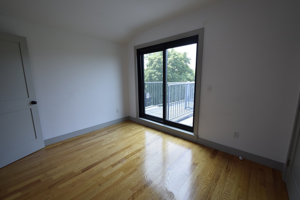 15 Maywood St, Roxbury