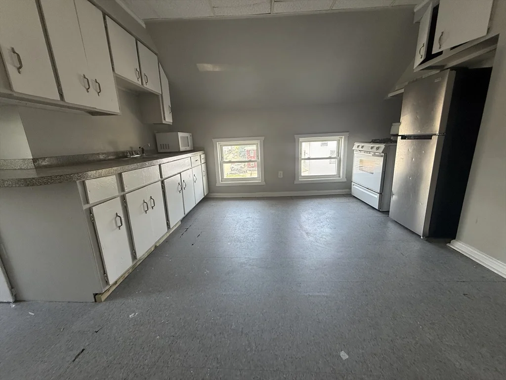 908 Plymouth Ave, Fall River