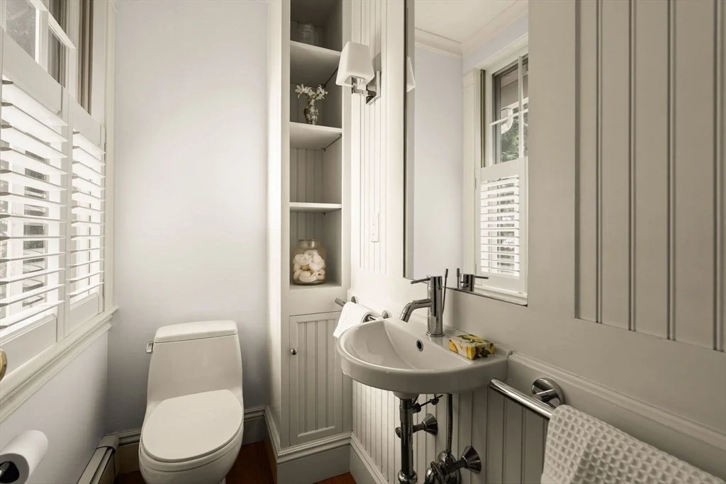 59 Harbor Ave, Marblehead Neck