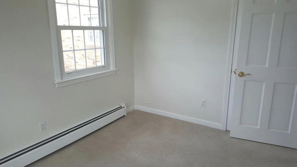 160 Tyngsboro Rd, Chelmsford