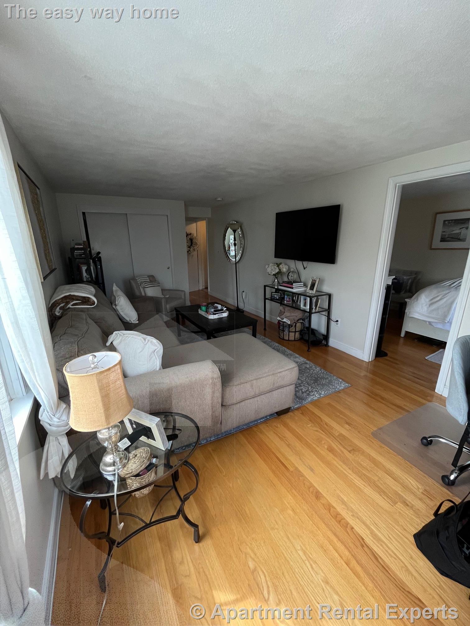 123 Hibbert St, Arlington Heights