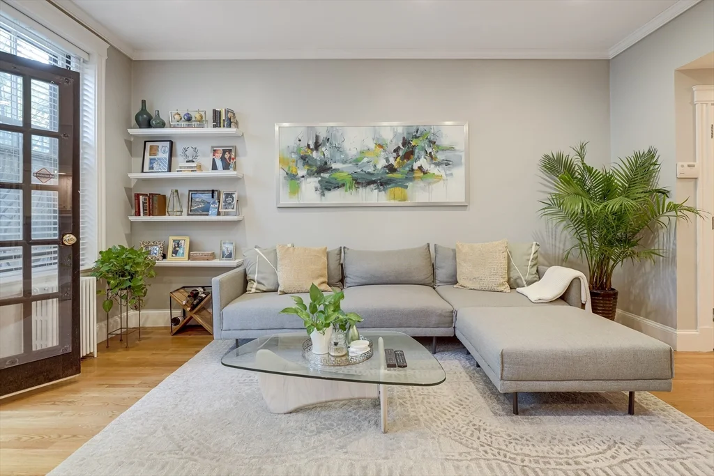 381 Marlborough St, Back Bay