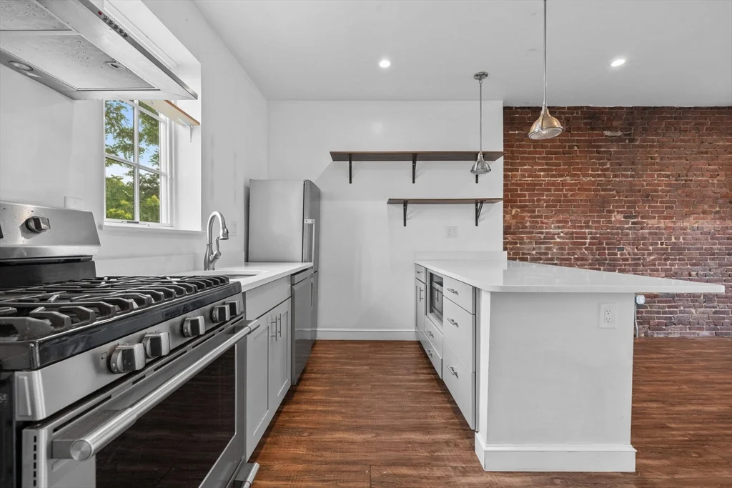 103-105 Broadway, Chelsea