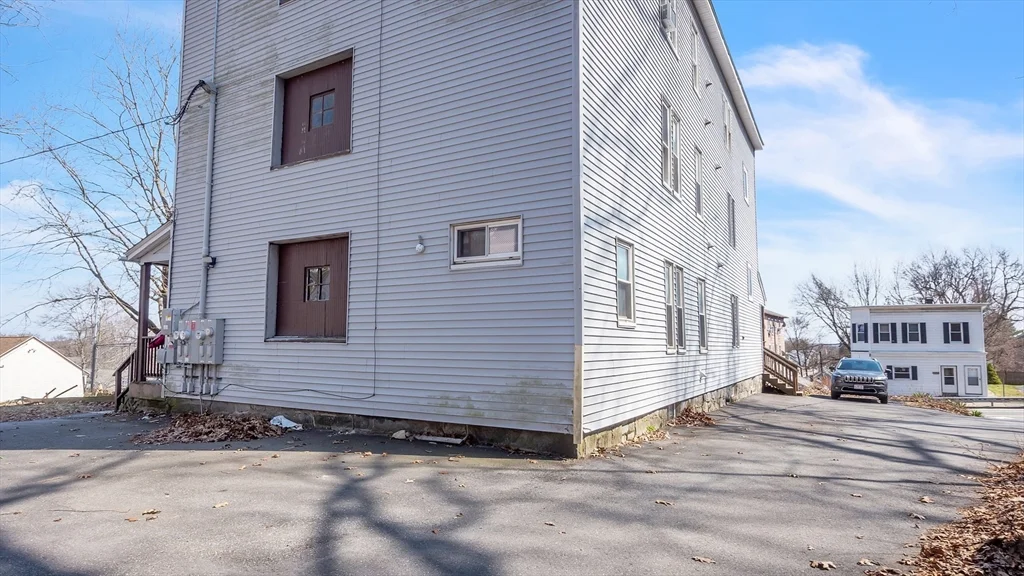1442 Main St, Worcester