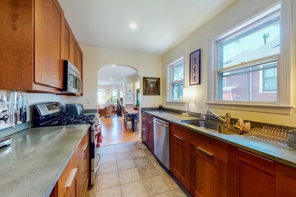 150 Lakeview Ave, West Cambridge