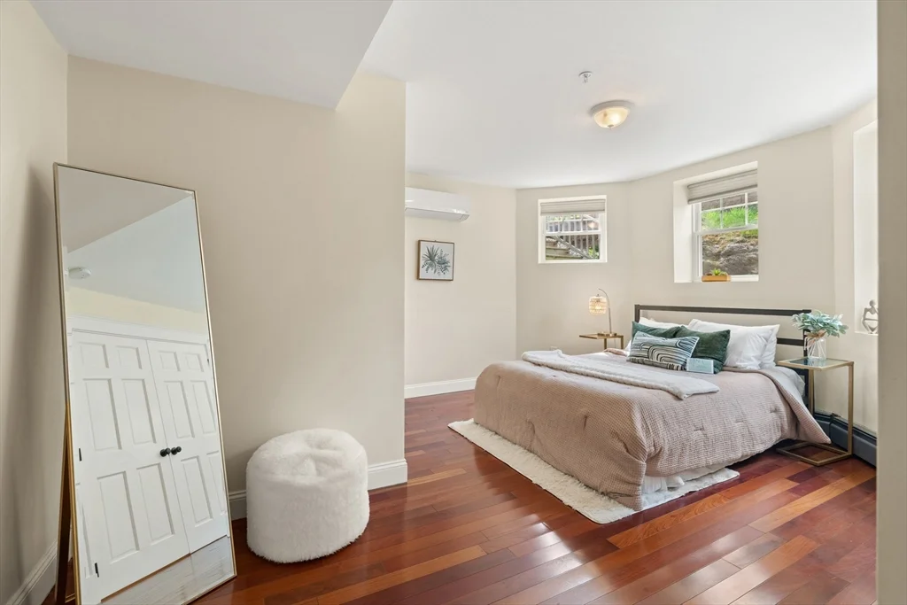 15 Millmont St, Roxbury