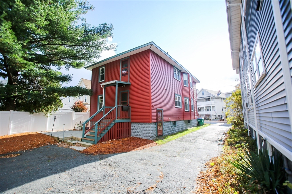 67 Orchard St, Medford