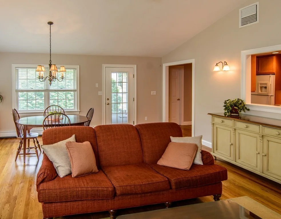 253 W Main St, Westborough
