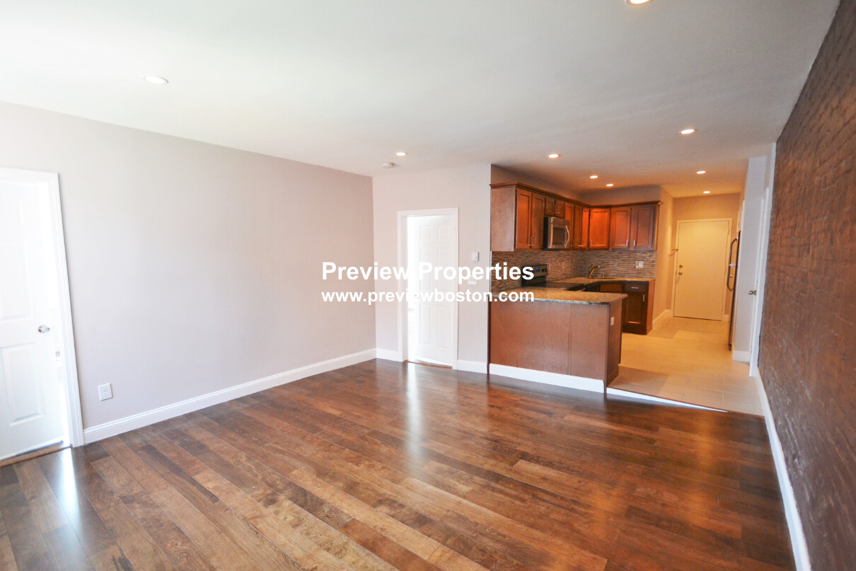 212 Maverick St, East Boston