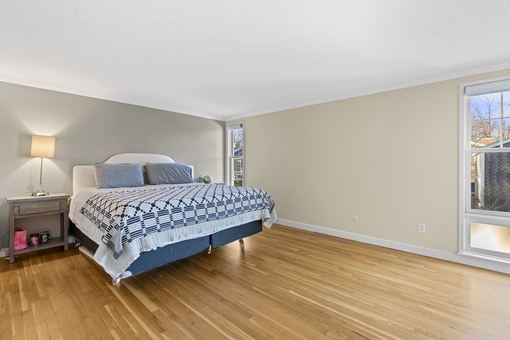 11 Oak St, Wellesley