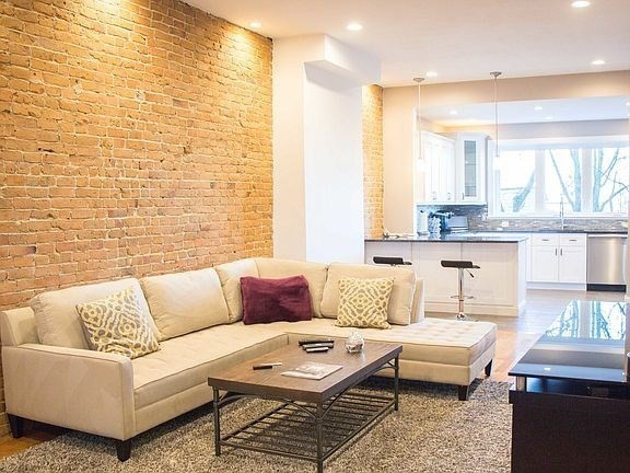 43 Old Harbor St, South Boston