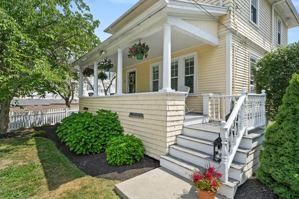 196 Waverley Rd, North Andover