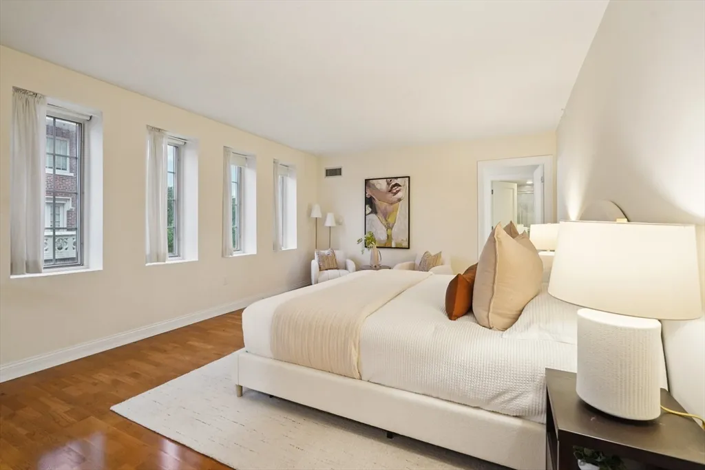 20 Chapel St, Longwood