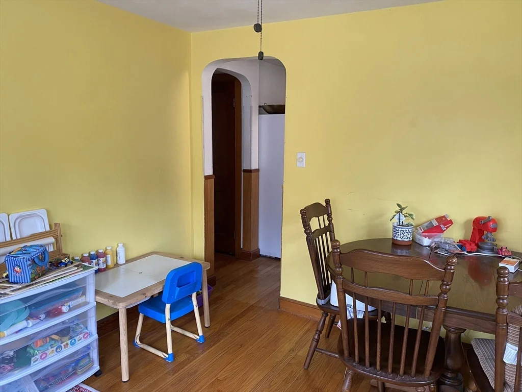 11 Woodbury St, Arlington