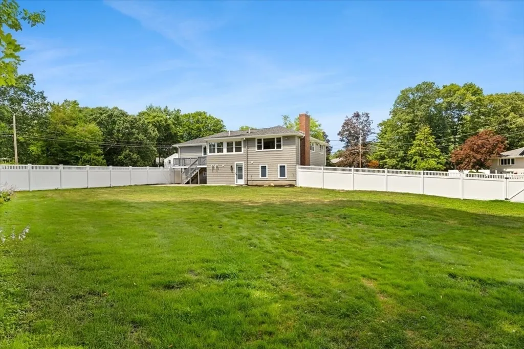 19 Coach Ln, Norwood