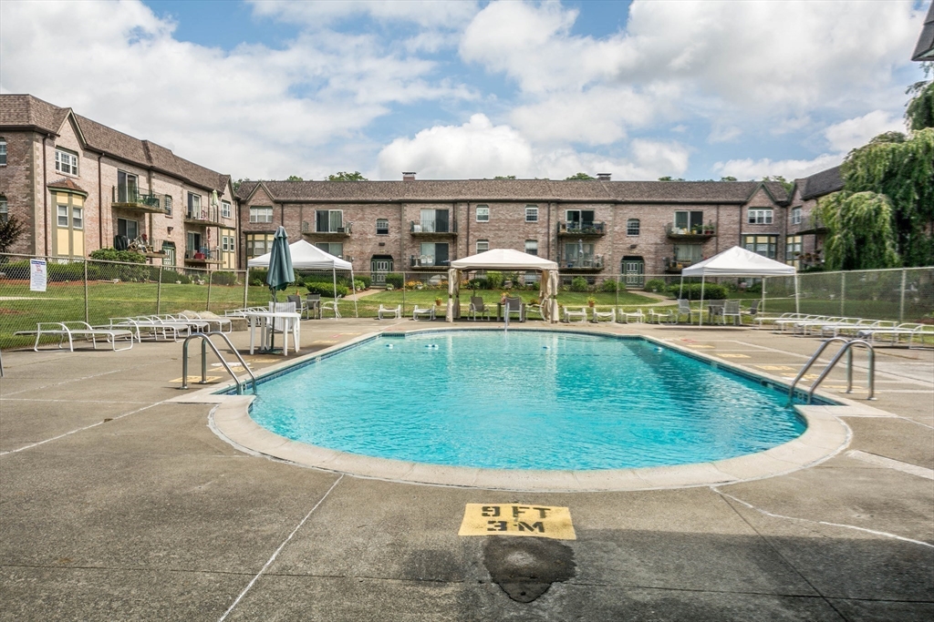 104 Oak St, Brockton