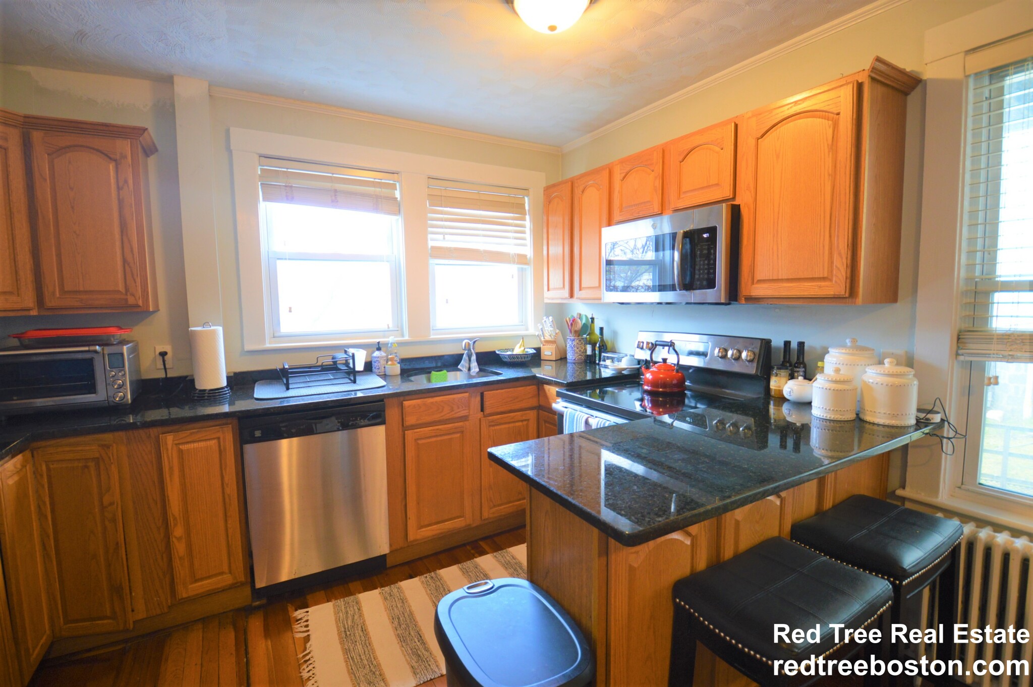 14 Breck Ave, Oak Square