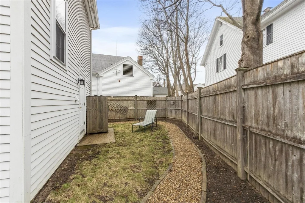 54-R Broadway, Rockport