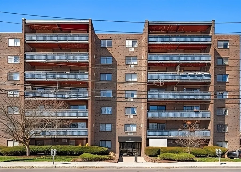 32 Whites Ave, Watertown