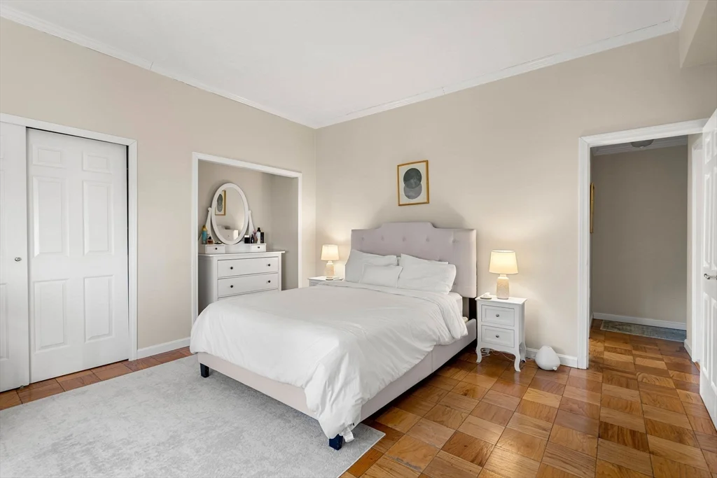 2 Hawthorne, West End