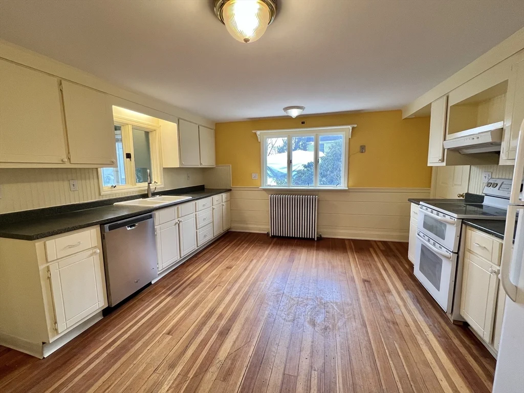 16 Pearl St, North Weymouth