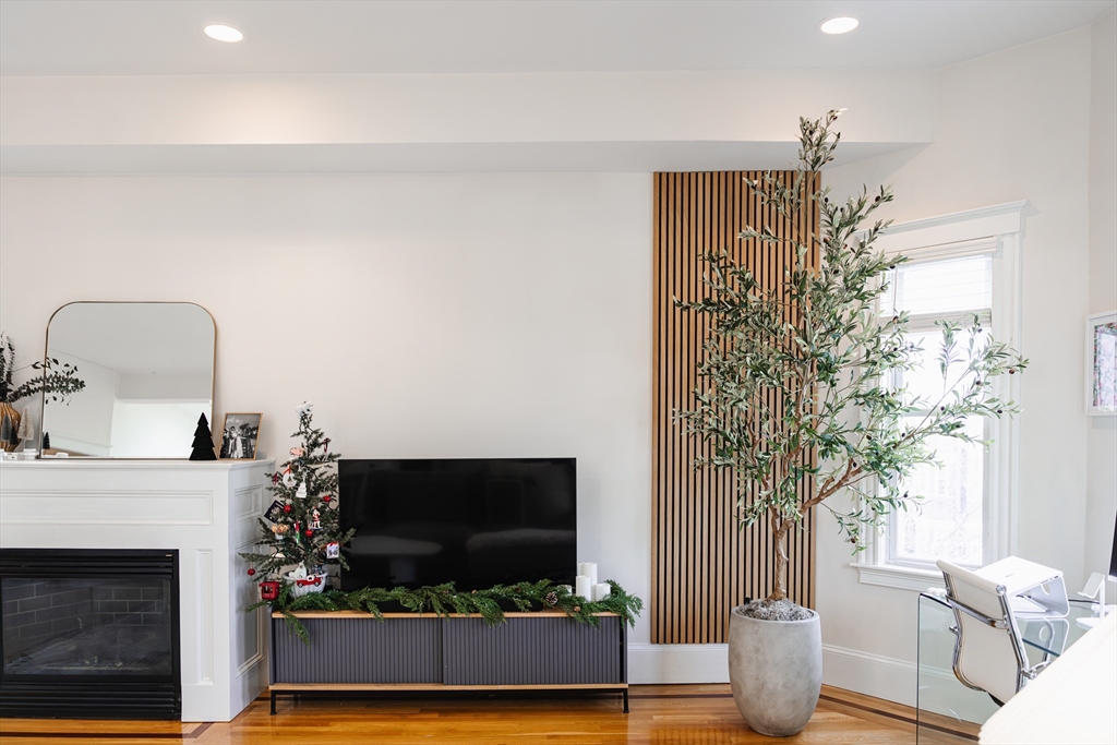 663 E 7th, South Boston