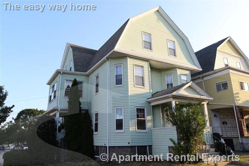 27 Princeton St, Tufts