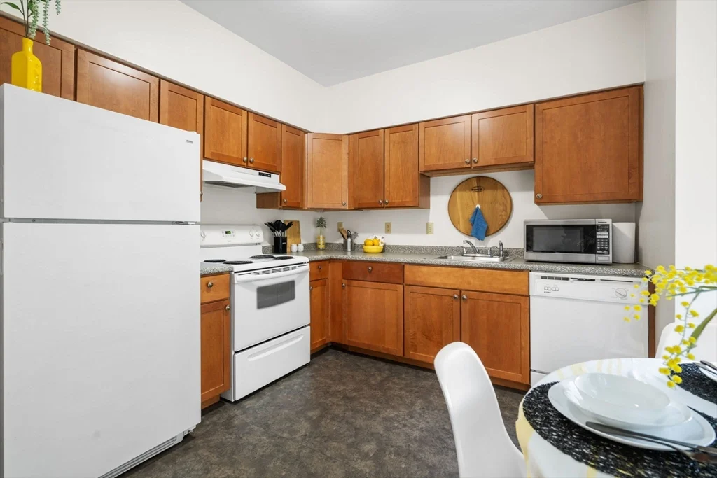 49 Cedar St, Roxbury