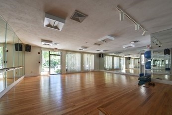 9 Village Way, Natick