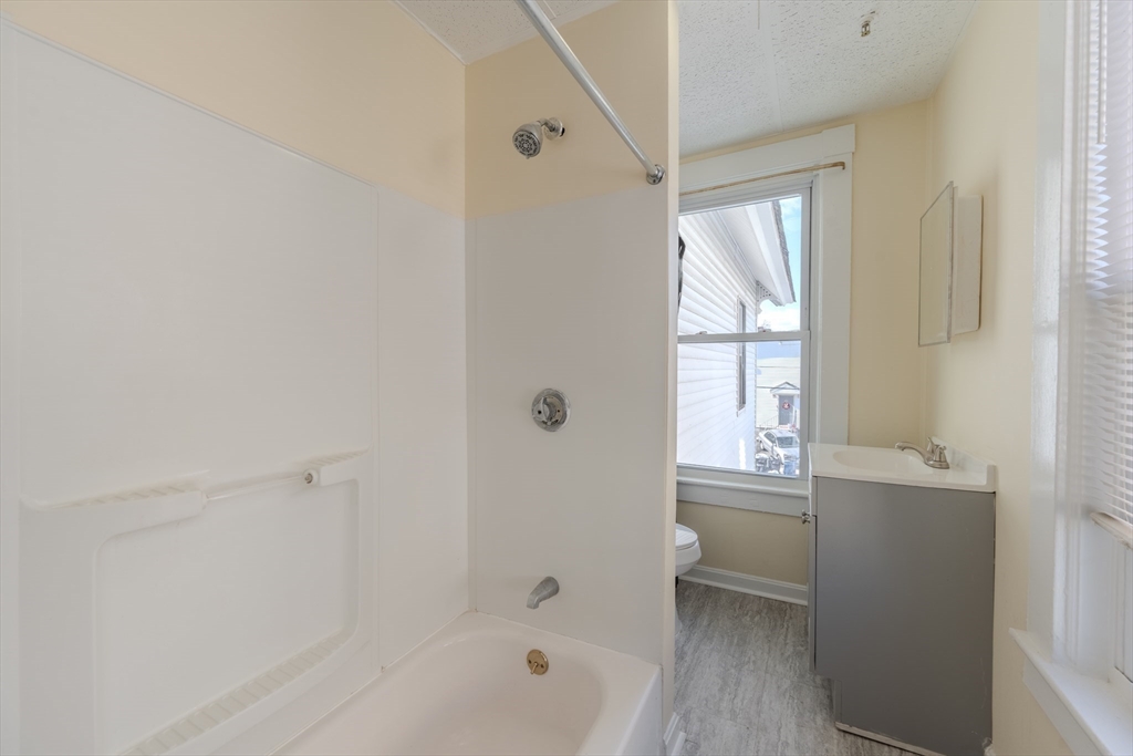 348 Walker St, Highlands