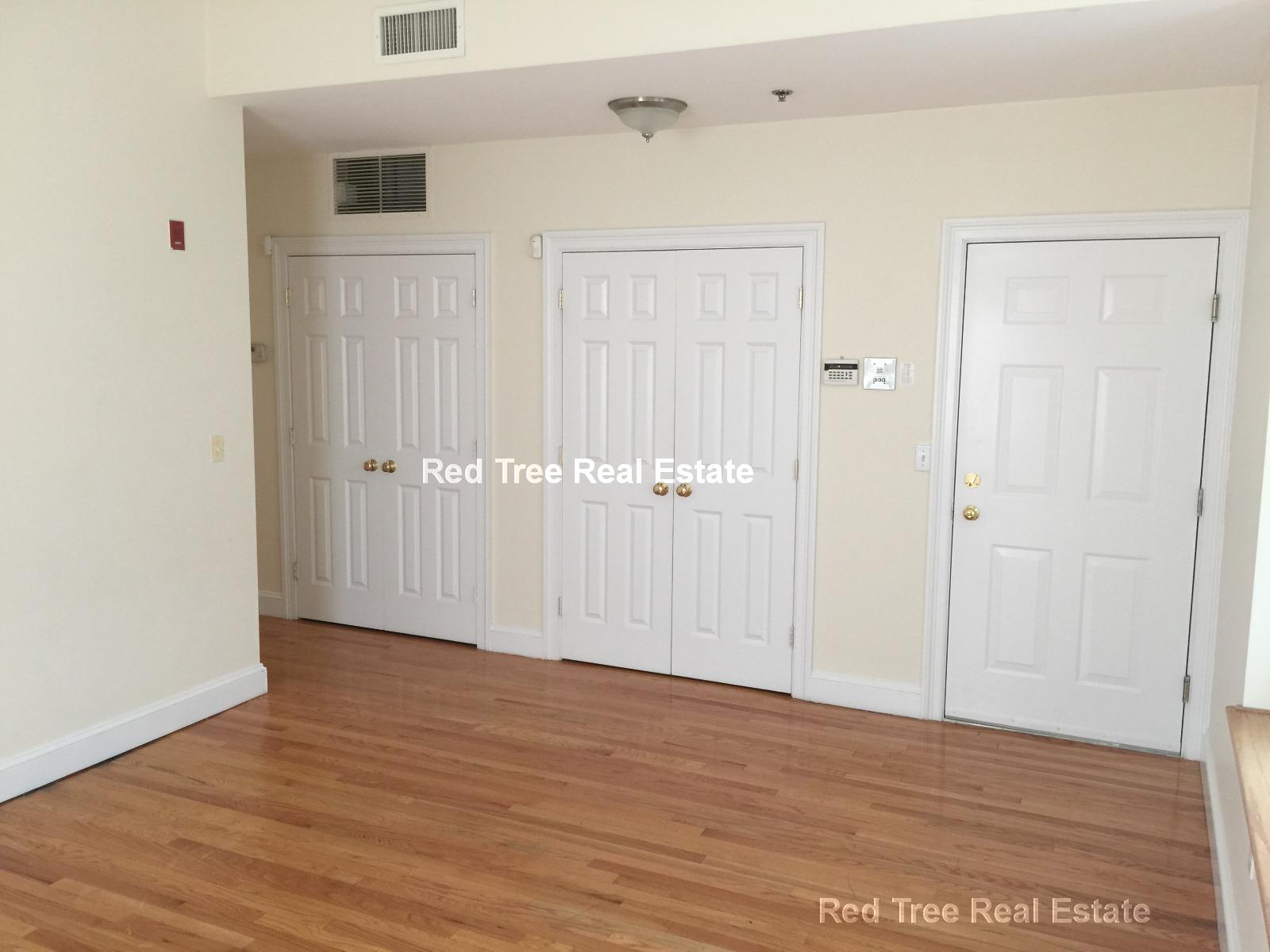 9 Gardner Tr, Allston