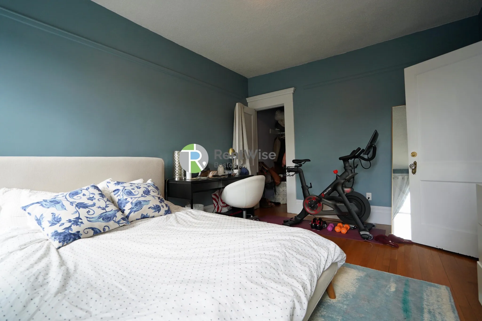 94 Naples Rd, North Brookline
