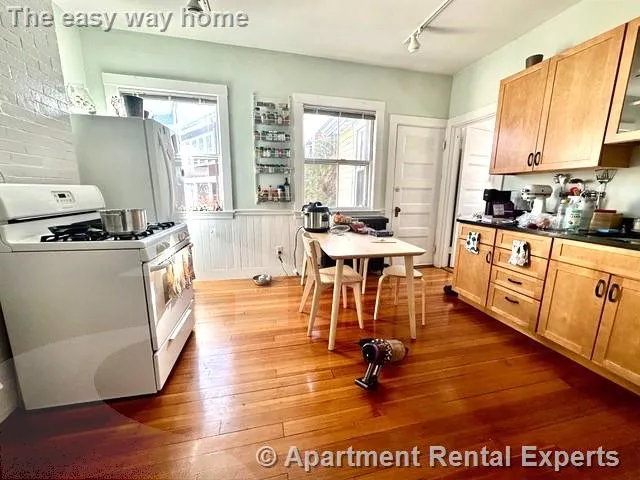 77 College Ave, Davis Square