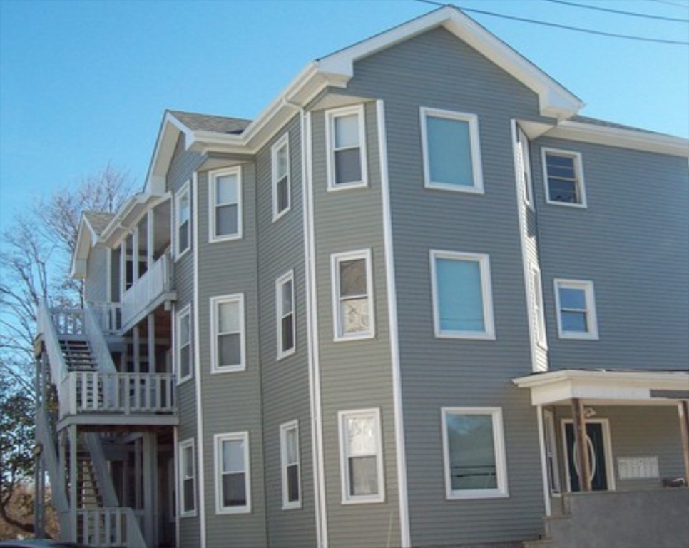 934 County St,, Fall River