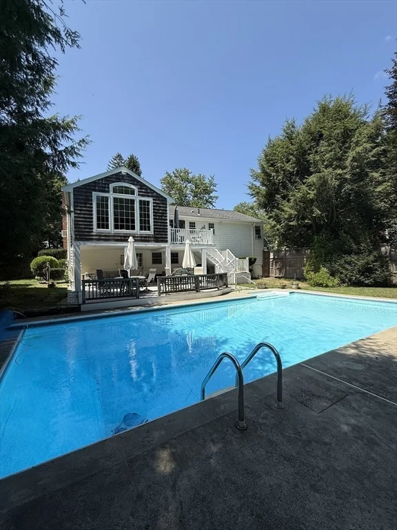 97 Walnut St, Natick