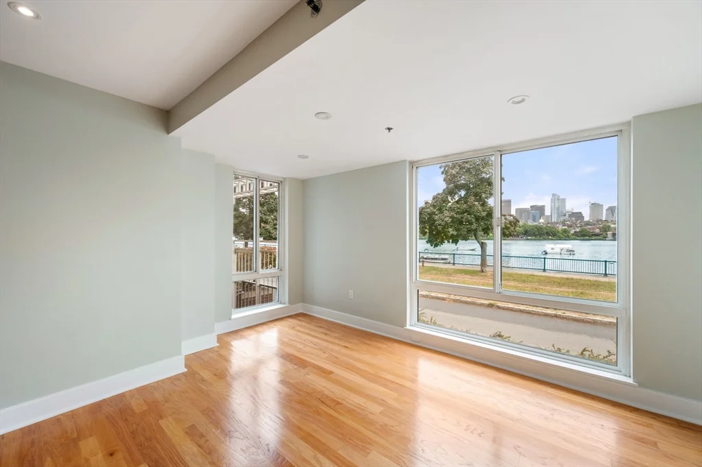 75-83 Cambridge Pkwa, Cambridgeport