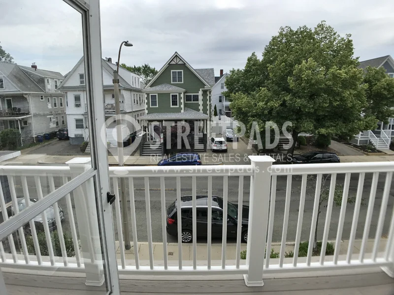 327 Highland Ave, Powder House Square