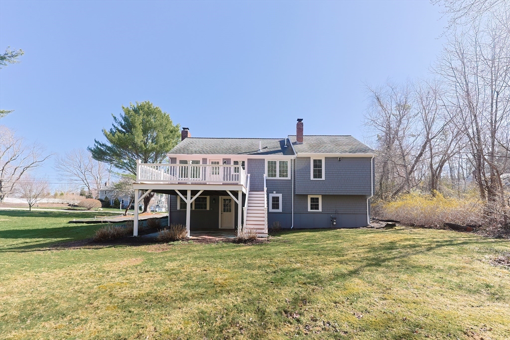 17 Hillside Dr, Beechwood